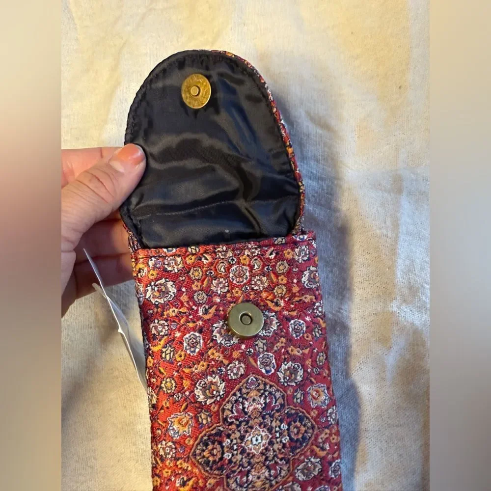 New with Tags MET Museum Kashan Carpet Themed Accessory